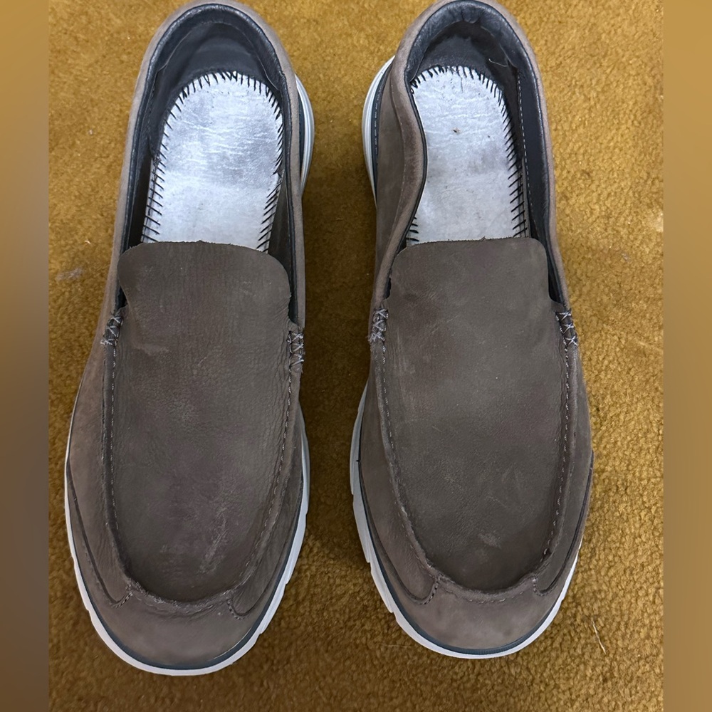 Ll bean men’s boat shoes, easy to slip on and off. Barely worn